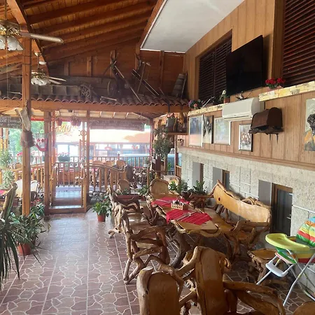 ホテル Lazur キテン