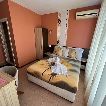 ホテル Lazur キテン